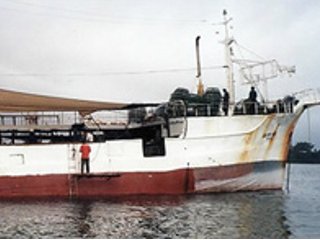 Сомалийские пираты освободили южнокорейский рыболовецкий траулер Geummi 305