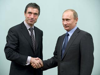 Премьер-министр РФ Владимир Путин в декабре 2009 года на встрече с генсеком НАТО Андерсом Фогом Расмуссеном во время его визита в Москву открыто заявил, что в существовании североатлантического альянса больше нет смысла