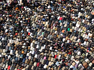 Около двух миллионов каирцев приняли участие в пятничной молитве, которая была совершена на площади Тахрир