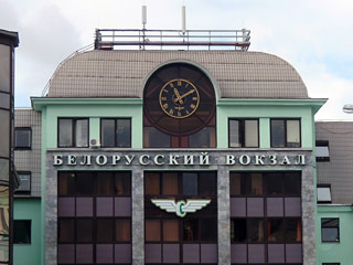 Милиция перекрыла вход во все помещения и залы ожидания Белорусского вокзала