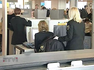 В стерильную зону аэропорта Сыктывкара два пассажира-статиста пронесли муляж взрывного устройства
