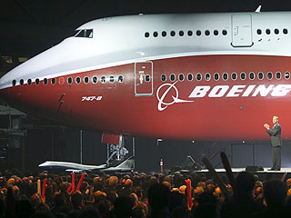 В США представили самый длинный самолет в мире - Boeing 747-8