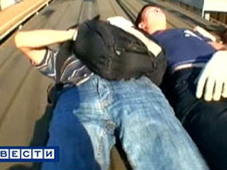 В ночь на понедельник в московском метро двое 19-летних студентов погибли, решив прокатиться на крыше поезда