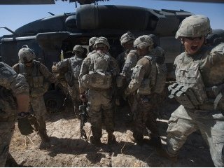 Администрация Обамы планирует сократить численность американского контингента в Афганистане в 2012 финансовом году с нынешних примерно 102 тыс. человек до 98,3 тыс.