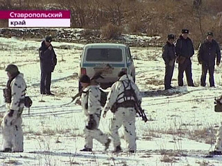 В лесном массиве на административной границе Ставропольского края и Карачаево-Черкесии произошло боестолкновение с незаконным вооруженным формированием, среди бандитов есть убитые и раненые
