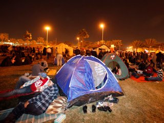 Сотни сторонников оппозиции на Бахрейне разбили палатки в центре столицы и самочинно переименовали одну из площадей