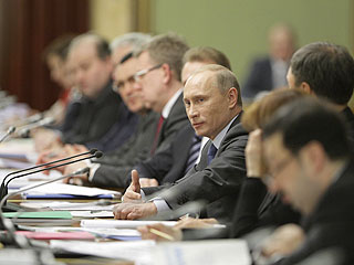Владимир Путин заявил, что он решил "поставить экспертную работу с аналитиками на регулярную основу"