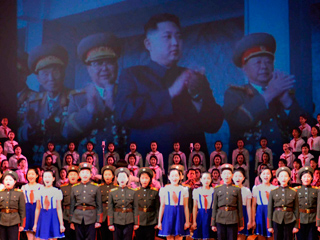 О "знамении" стало известно во время празднования дня рождения вождя КНДР - это событие уже второй день сопровождается масштабными мероприятиями