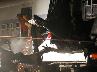В Аргентине как минимум четыре человека погибли и около 120 получили травмы при столкновении двух железнодорожных составов на одной из станций в западном пригороде Буэнос-Айреса