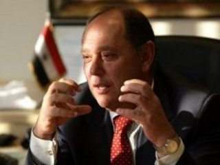 Генпрокуратура Египта выдала ордера на арест четырех крупных функционеров бывшего режима Хосни Мубарака, в том числе экс-министра туризма Зухейра Гарану
