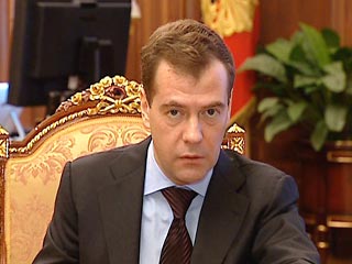 Медведев предложил партиям жаловаться в его администрацию на нарушения во время выборов