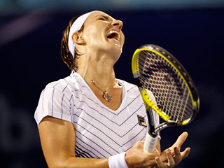 Кузнецова проиграла Возняцки в финале теннисного турнира в Дубае
