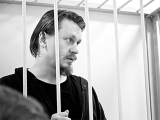 Один из лидеров скандальной арт-группы "Война" Олег Воротников будет выпущен из-под стражи под залог в 300 тысяч рублей