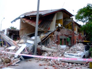 Землетрясение в Новой Зеландии унесло жизни по меньшей мере 65 человек, около 200 человек могут оставаться по завалами