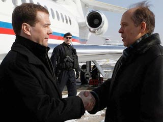 Президент Дмитрий Медведев неожиданно прибыл в столицу Северной Осетии Владикавказ, чтобы провести там срочное заседание Национального антитеррористического комитета