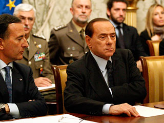 Лидер ливийской революции Муамар Каддафи заверил сегодня в телефонном разговоре премьер- министра Италии Сильвио Берлускони в том, что "в Ливии всё в порядке, и всю правду о ситуации в стране можно узнать из ливийских СМИ"