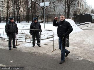Оппозиционер Удальцов вышел на свободу после 10 суток ареста - из-за голодовки он похудел на 6 кг