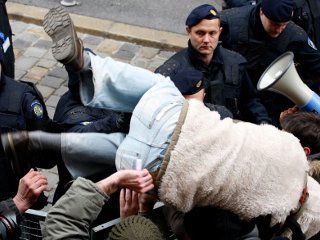 Несколько человек пострадали, десятки арестованы в ходе антиправительственных выступлений в Хорватии