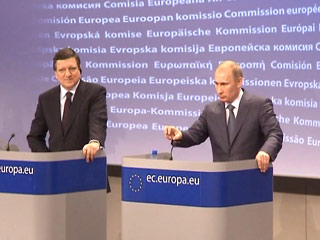 Выяснения отношений между премьером РФ Владимиром Путиным с председателем Еврокомиссии Жозе Мануэлом Баррозу по поводу Третьего энергопакета ЕС выплеснулись из переговорной комнаты на пресс-коференцию