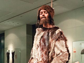 Ученые из Южно-Тирольского археологического музея в Италии воссоздали лицо и внешний облик знаменитого альпийского "ледяного человека" Эци, тело которого сохранялось в леднике более пяти тысяч лет