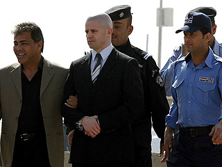 Британский охранник Дэнни Фитцсаймонс приговорен иракским судом к 20 годам лишения свободы за убийство двух военнослужащих оккупационного контингента