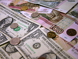 Доллар третий день подряд обновляет минимумы с осени 2009 года