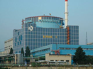 Украина и российский "Сбербанк" ведут переговоры о предоставлении Киеву первого трехлетнего кредита в объеме около 1 млрд на проектирование и подготовку строительной площадки для строительства двух атомных энергоблоков