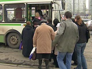 В наземном транспорте Москвы опять появится контролеры, а турникеты исчезнут из автобусов, троллейбусов и трамваев в 2012 году