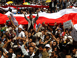 Удар был нанесен по манифестации в городе Харф-Суфьян, на которую собрались несколько тысяч йеменских шиитов