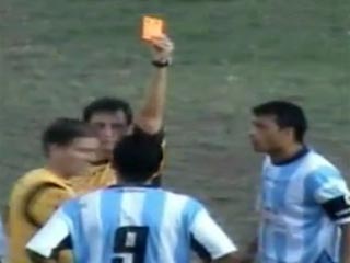 Аргентинский судья показал 36 красных карточек за одну игру 