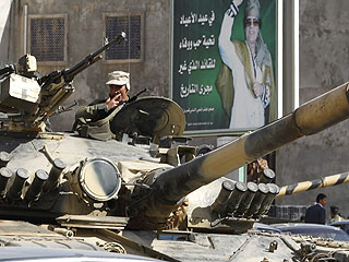 Войска Каддафи отбили у повстанцев три города