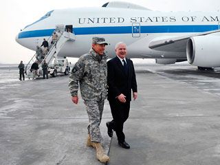 Министр обороны США Роберт Гейтс прибыл с необъявленным визитом в Афганистан. Это произошло на фоне ухудшения отношений между двумя странами из-за гибели мирного населения по вине военных НАТО