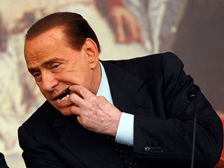 Премьер-министру Италии Сильвио Берлускони, находящемуся в центре секс-скандала, в понедельник была проведена еще одна хирургическая операция на лице, включавшая пересадку и имплантацию элементов костной ткани