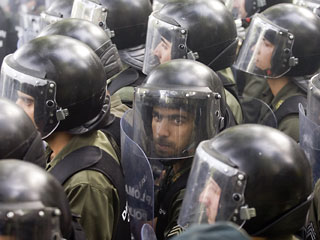 Иранская полиция применила газ в новых столкновениях с оппозицией