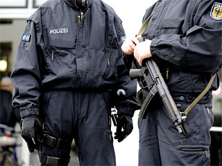 Во вторник в ходе полицейской операции в Италии, Германии, Швейцарии, Австралии и Канаде арестовано по меньшей мере 42 участника мафиозной группировки "ндрангета"