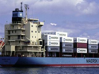 Вооруженная охрана американского судна Maersk Alabama отбила нападение пиратов в 300 км к северу от Мадагаскара
