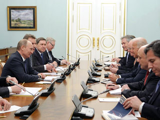 Байден исправит ошибки прежней администрации, заявил вице-президент США на встрече с российским премьером