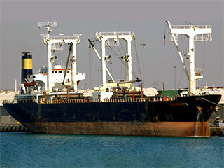 У берегов Сомали терпит бедствие судно Rak Africana, почти год находившееся в плену у пиратов