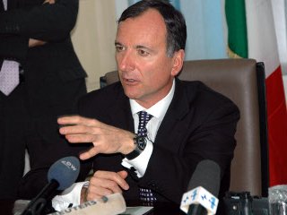 Италия больше не признает легитимность правительства Муамара Каддафи. Об этом заявил министр иностранных дел Франко Фраттини