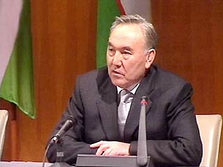 Президент Казахстана Нурсултан Назарбаев с уважением относится к мусульманским традициям, но против того, чтобы женщины в республике облачались в паранджу