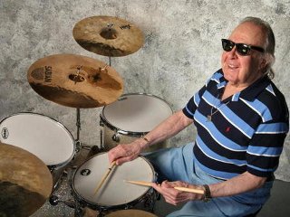 В США в возрасте 82 лет умер легендарный джазовый барабанщик Джо Морелло