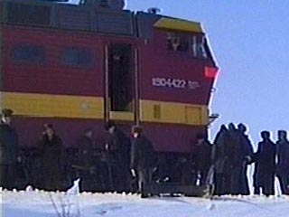 В Иркутской области рабочий поезд столкнулся со снежным завалом, образовавшимся в результате схода снежной массы. Погибших и пострадавших нет