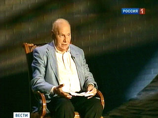 Коллеги и друзья простились с известным телеведущим, театроведом Виталием Вульфом, скончавшимся в воскресенье в Москве