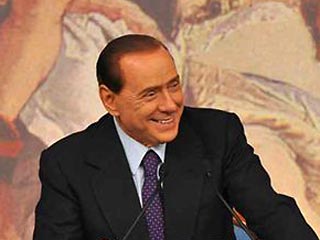 Берлускони признался, что любит "пошалить" с женщинами, но ублажить 33 девушки уже не может