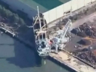 Спасательный буксир из Владивостока прибыл в японский порт Офунато, где стоит выброшенное на мель российское судно "Хризолитовый" с экипажем