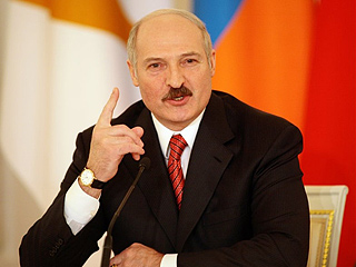 Президент Белоруссии Александр Лукашенко утверждает, что сопредседатель движения "Солидарность" Борис Немцов прислал в Минск две группы россиян