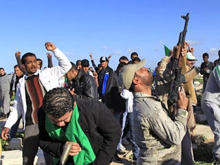 Ливийские мятежники решили вновь захватить город Адждабия, лежащий к югу от их столицы Бенгази, вдохновленные началом операции НАТО "Одиссея. Рассвет"