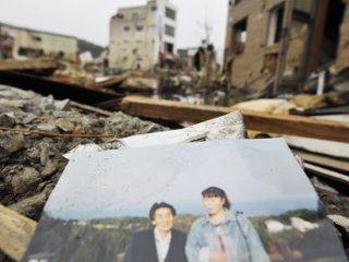 Уже более 21 тысячи человек значатся в официальном списке погибших и пропавших без вести в Японии в результате мощнейшего землетрясения 11 марта и последовавших за ним цунами