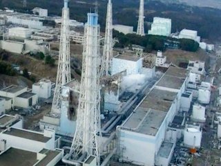 Кабели питания подключены к первому, второму, пятому и шестому энергоблокам японской АЭС "Фукусима-1", которая оказалась в крайне опасной ситуации после катастрофического землетрясения 11 марта и последовавшего за ним цунами