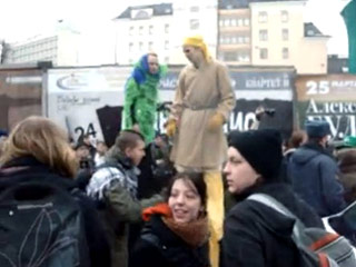 В минувшие выходные Москва впервые за 19 лет лишилась праздничного шествия в честь Дня Святого Патрика, а наиболее активные граждане, пытавшиеся провести его незаконно, в итоге оказались в полиции